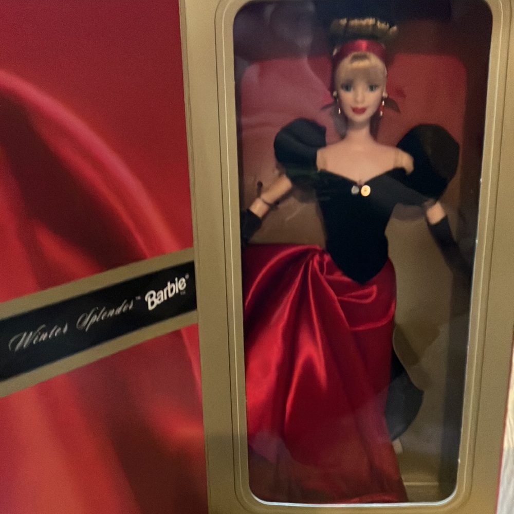New In Box - Vintage Avon Winter Splendor Barbie - Picture 6 of 7